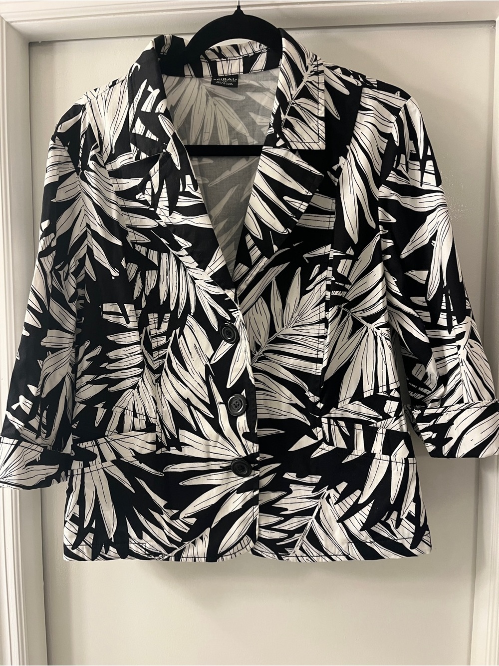 Black & White Leaf-Print Women's Blazer
